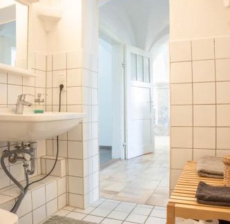 Mugeln Apartment | Historic Gewölbe from 1806: Ideal for Families and Pets