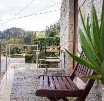 Rio Caldo House | Geyra - Gerês Nature Home: Family-Friendly Retreat with Dining