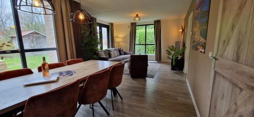 Ewijk House | Family-Friendly Forestview 'Queenstown' with Oceanfront Bliss