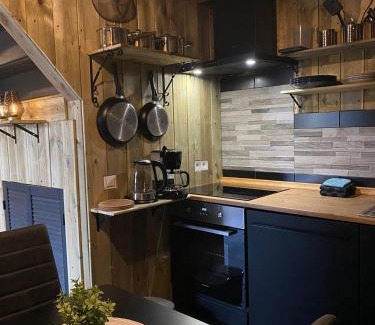 Sint-Annaland Ski Chalet | Cozy Cottage in Zeeland with Oceanfront Views & Amenities