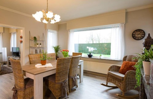 Deinze House | Cozy Home with 3 Bedrooms and Free Parking for Families