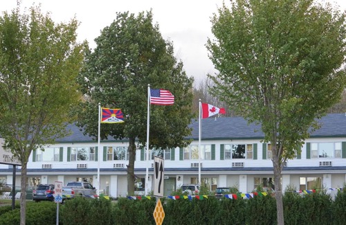 South Burlington Hotel | Budget-Friendly Stay at GGT Tibet Inn with Cozy Comfort