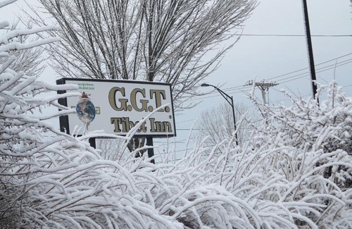 South Burlington Hotel | Budget-Friendly Stay at GGT Tibet Inn with Cozy Comfort