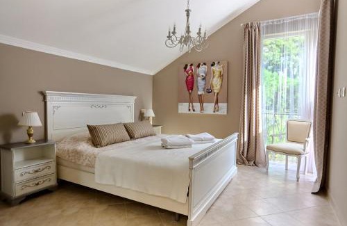 Orahovac Apartment | Experience GH Aparts with Scenic Views and Refreshing Pool