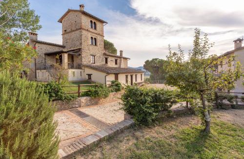 Montone House | Relaxing GH Borgo Pulciano Agriturismo: Oceanfront Retreat