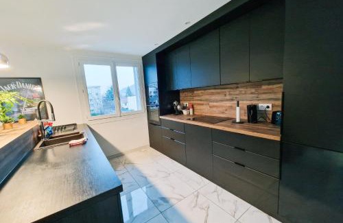 Saint-Martin-d'Heres Apartment | Experience Comfort at GH Butler's Monochrome Hotel