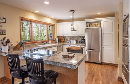 Black Butte Ranch House | Serene Retreat with Hot Tub & Spacious Yard for Families