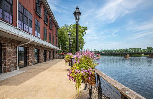 New Hope Hotel | Experience Elegance at Ghost Light Inn - 5-Star Pet-Friendly Stay