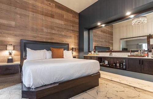 New Hope Hotel | Experience Elegance at Ghost Light Inn: Rated 9.6/10