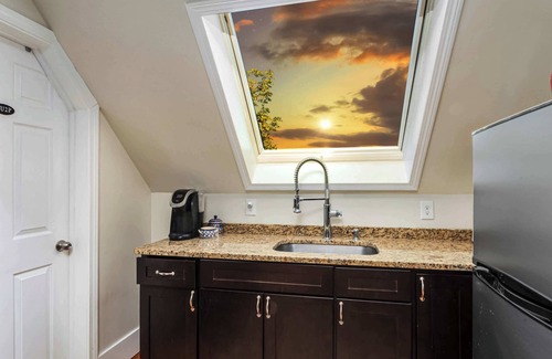 Beverly Condo | Modern 2Br Retreat in Downtown Beverly with Free Parking