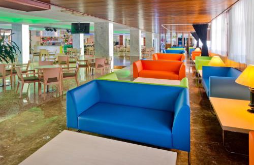 Lloret de Mar Hotel | Relax at GHT Oasis Park & Spa: Oceanfront Retreat Awaits