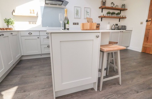 Milnthorpe Cottage | Pet-Friendly Ghyll Cottage with Open Fire in Milnthorpe