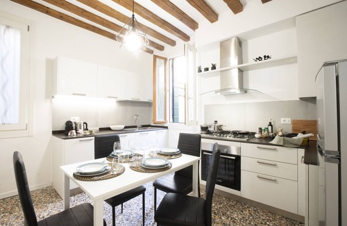 San Marco Apartment | Experience Unmatched Comfort at Giò&Giò Apartments