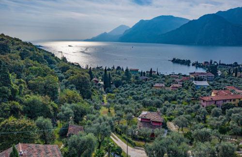 Malcesine Apartment | Giacomazzi House BRI: Family and Pet-Friendly Retreat
