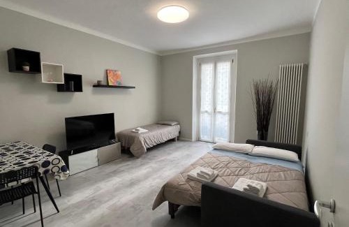 Ponte Seveso Apartment | Giacomino Apartment: Perfect Stay Near Central Station