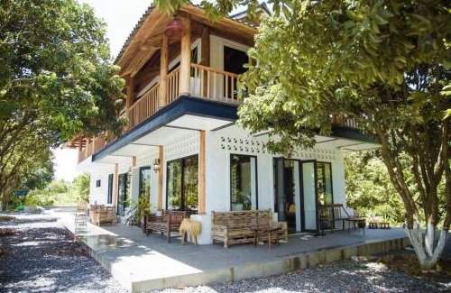 Luong Son House | Discover Giang House: Family-Friendly Stay with Pool & Breakfast