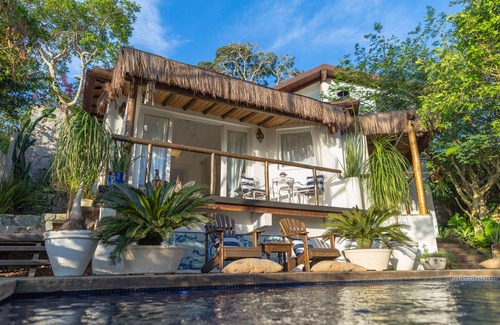 Albatroz House | Experience Comfort at Casa Linda Búzios with Pool & Hot Tub