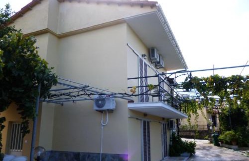 Agios Georgios Pagon Apartment | Oceanfront Retreat at Giannis - Guest Rated 9.4/10