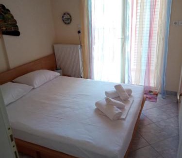 Paralia Dionysiou Apartment | Family-Friendly Giannis House with Exceptional 9.9/10 Rating