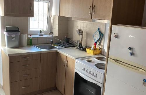 Polichnitos House | Cozy Giannis' House: Pet-Friendly Retreat with Hot Tub