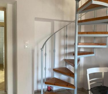 Polichnitos House | Cozy Giannis' House: Pet-Friendly Retreat with Hot Tub