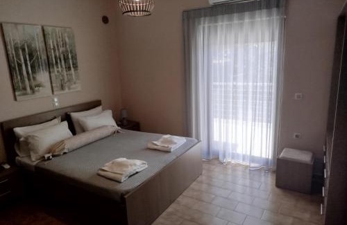 Skines Villa | Discover Giannis Villa: Family-Friendly Oceanfront Retreat