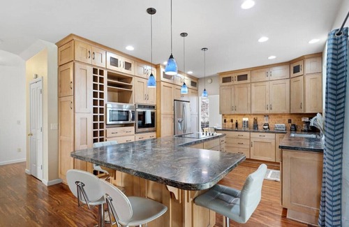 Sparks House | Indulgent 5 BD Home with Giant Jacuzzi & Game Room Fun