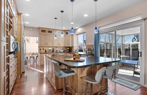 Sparks House | Indulgent 5 BD Home with Giant Jacuzzi & Game Room Fun