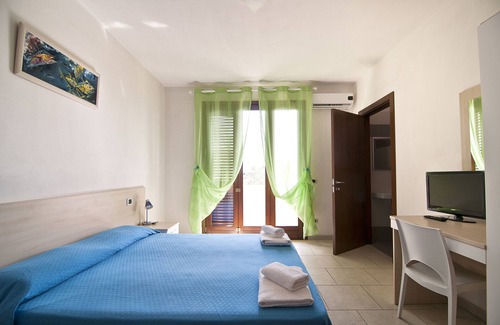 Melendugno Bed & Breakfast | Giardino dei Suoni B&B: Cozy Rooms with Kitchen & Pool