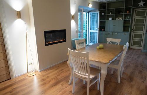 Castel Gandolfo Apartment | Oceanfront Escape at Giardino sul Lago - Rated 9.2/10