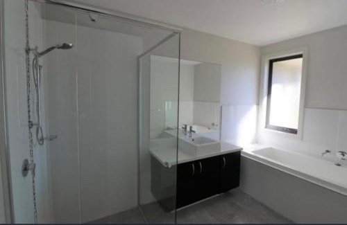 Muswellbrook House | Oceanfront Stay at Gibbagunyah Manor with Breakfast Included
