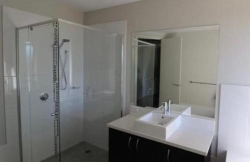 Muswellbrook House | Oceanfront Stay at Gibbagunyah Manor with Breakfast Included
