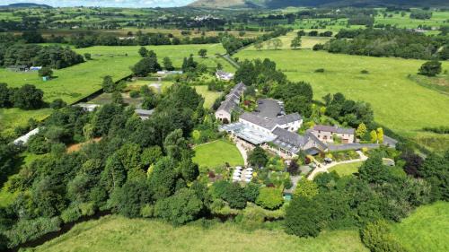 Higher Walton Hotel | Gibbon Bridge Hotel: Pet-Friendly Retreat with Spa Amenities