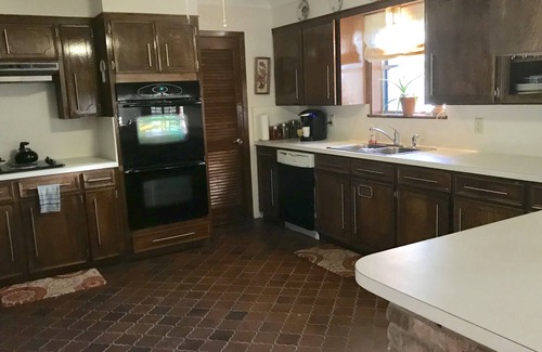 Iola House | Prime Gibbons Creek Ranch for Game Day Near College Station
