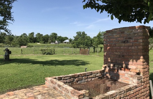 Iola House | Prime Gibbons Creek Ranch for Game Day Near College Station
