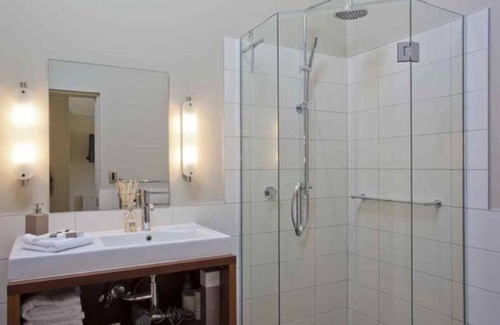 Gibbston Bed & Breakfast | Exceptional Gibbston House: 4-Star Stay with Family Amenities
