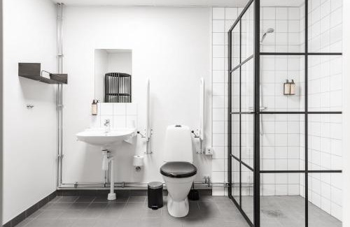 Jonsered Bed & Breakfast | Pet-Friendly Gibsons Hotell with Kitchen & Accessibility