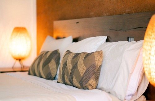 Cloncurry Hotel | Eco-Friendly Gidgee Inn Motel with Pool & Family Amenities
