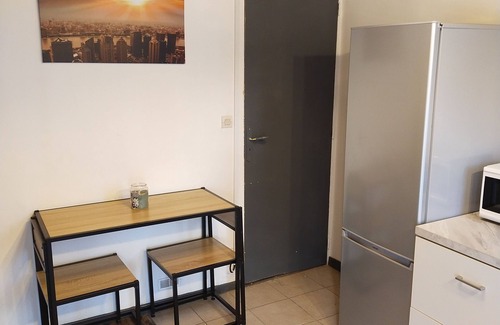 Poilly-lez-Gien House | Family-Friendly Retreat Near Gien Bridge with Kitchen Access