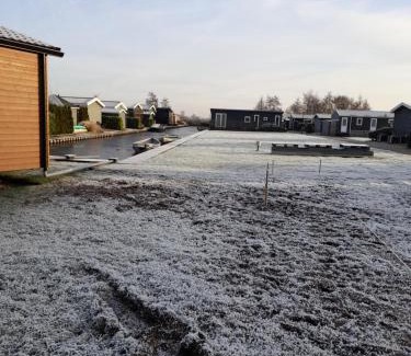 Giethoorn Ski Chalet | Scenic Stay at Giet Oan on Resort Venetië - Rated 9.2/10