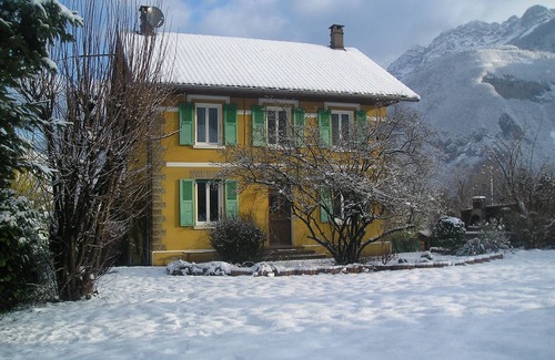 Giez House | Giez: Scenic Retreat by Lake Annecy with Mountain Views