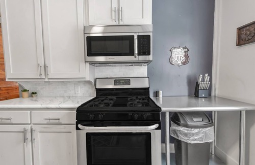 College Station Apartment | Cozy Aviary: Steps from A&M with Pet-Friendly Comfort