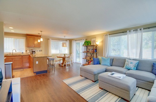 Gig Harbor House | Cozy Gig Harbor Getaway: Steps from Uptown & Family-Friendly