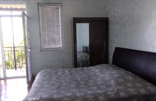 Mtsvane Kontskhi House | Budget-Friendly Stay at Giga Guest House with Kitchen Access