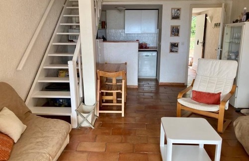 La Croix-Valmer Apartment | Gigaro: Balcony Views & Pet-Friendly Oceanfront Escape