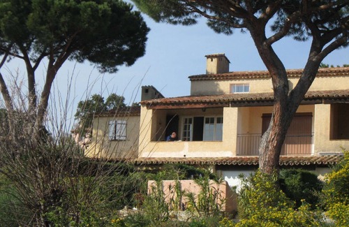 La Croix-Valmer Apartment | Gigaro: Balcony Views & Pet-Friendly Oceanfront Escape