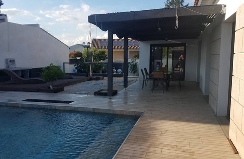 Gigean Villa | Gigean Villa: Modern Retreat with Pool & Ocean Views