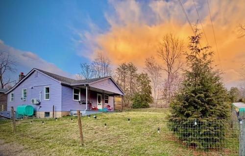 Reed Creek House | Giggling Creek Cottage: Family-Friendly Fun with Arcades