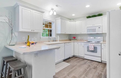 Tranquil Harbour House | Giggling Pelican-Oak Island