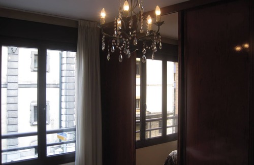 Gijon City Centre Apartment | Beachfront Retreat in Gijón Center with Ocean View & Spa